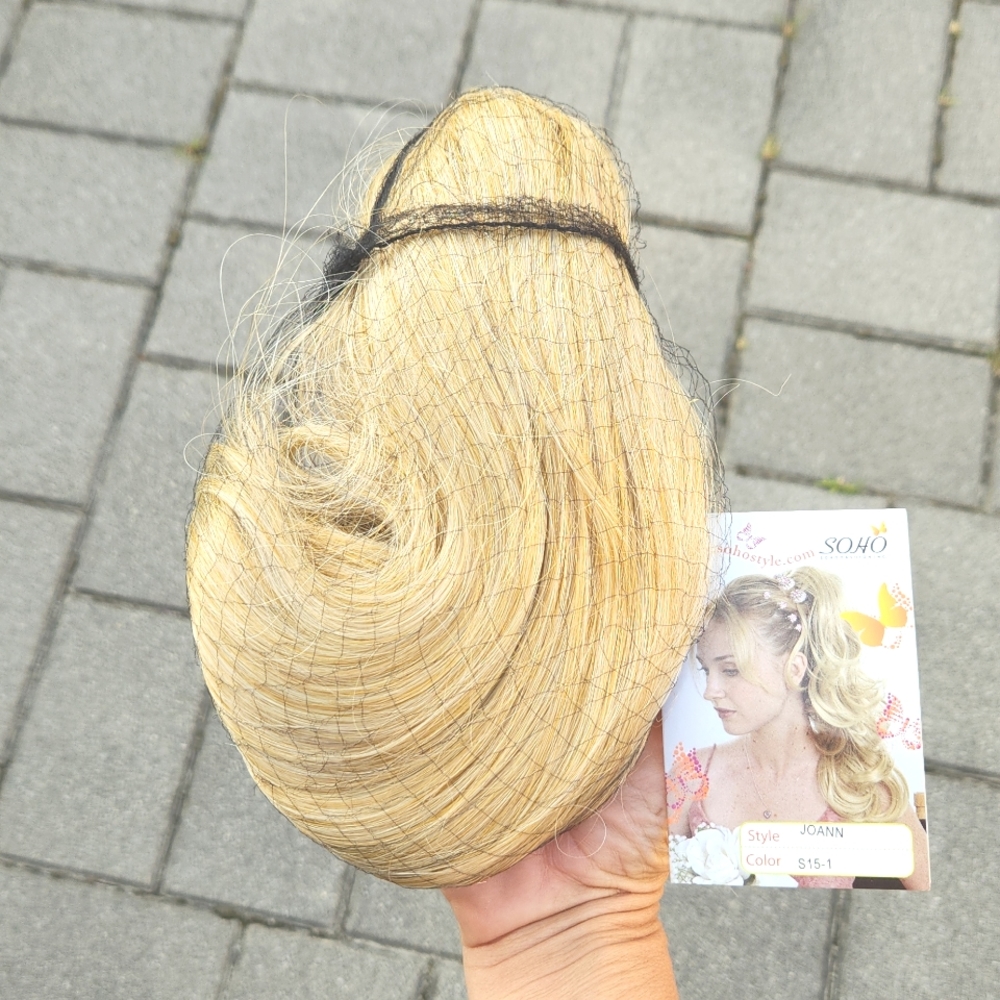 Soho Style Joann 19" Futura Jaw Clip-In Ponytail Extension S15 Honey Blonde